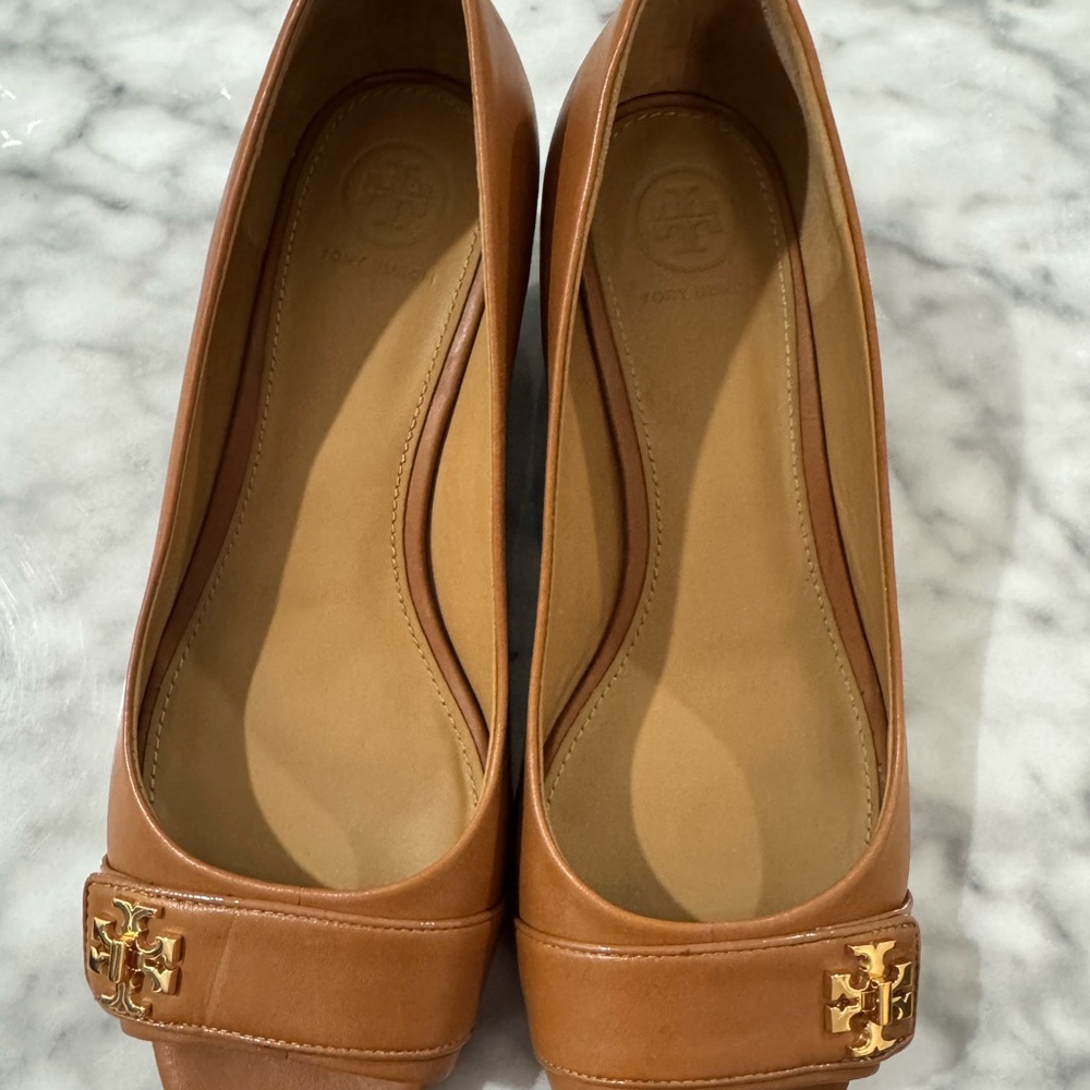 Tory Burch Tan Leather Flats with Gold Logo